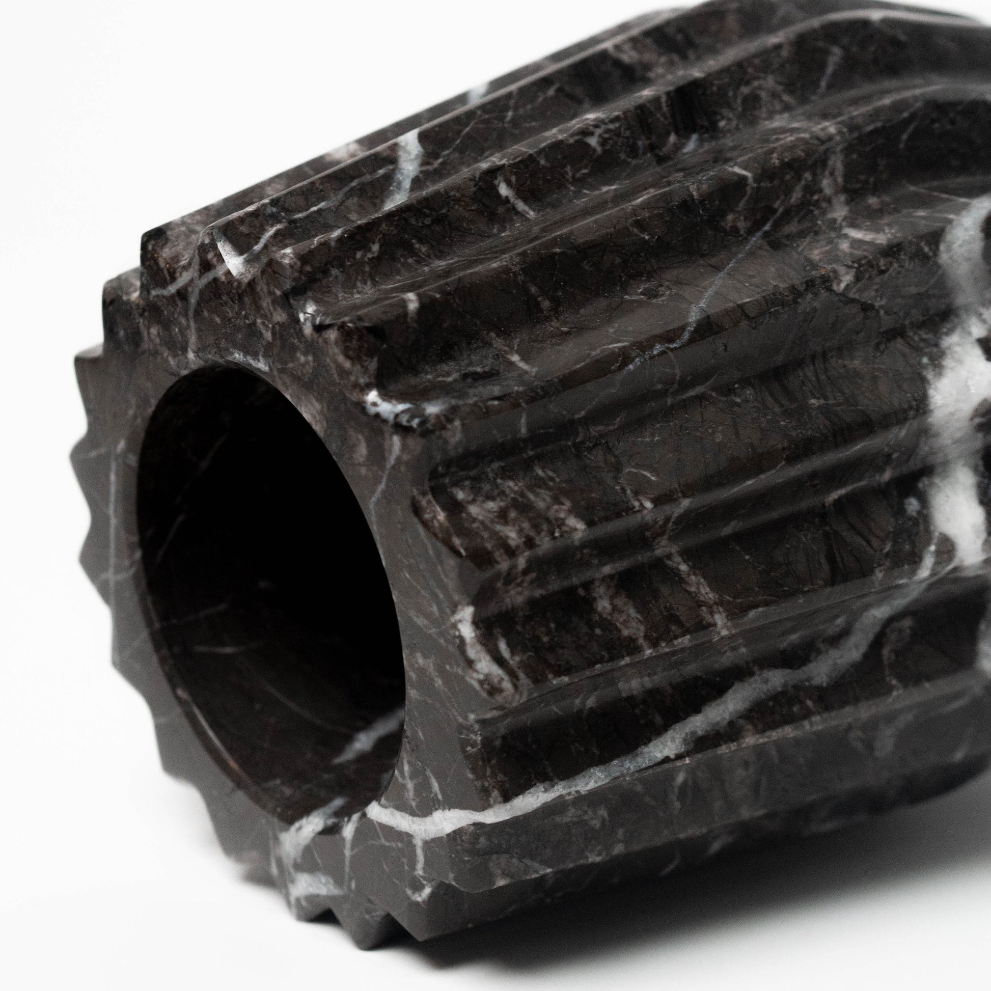 Duna Vase | Black Accents + Decor